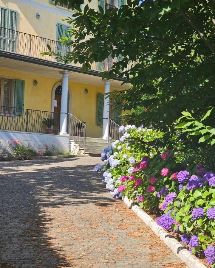 L'Ortensia Della Villa Isabella, Camera Con Vista Lago, Balcone Sul Parco E Bagno Esclusivo All'Esterno Della Camera Stresa Extérieur photo